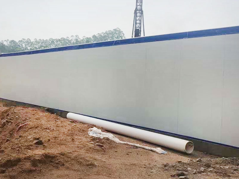 Movable enclosure M