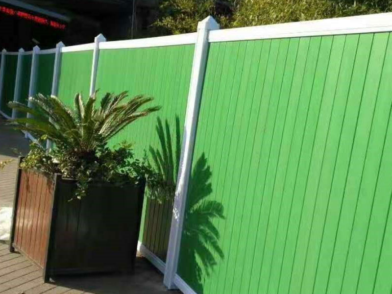 Movable enclosure R