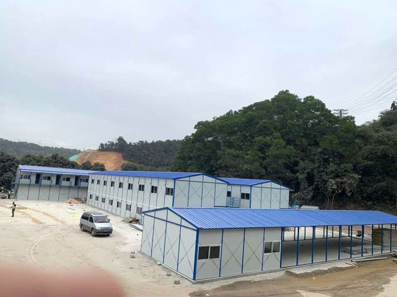 Double slope prefabricated house