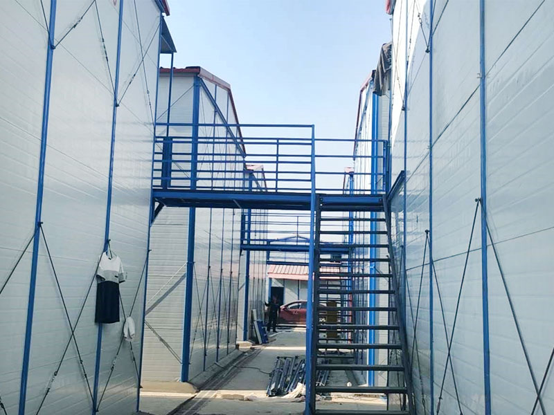 Double slope prefabricated house 001